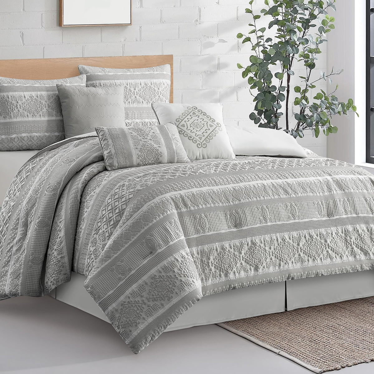 LANCO MODERN LIFESTYLE 7 Piece King Comforter Set, Beige, Elegant Jacquard with Patchwork, Stylish and Cozy Bedding Collection, Premium Bedding Set with Bedskirt, Shams and Pillows