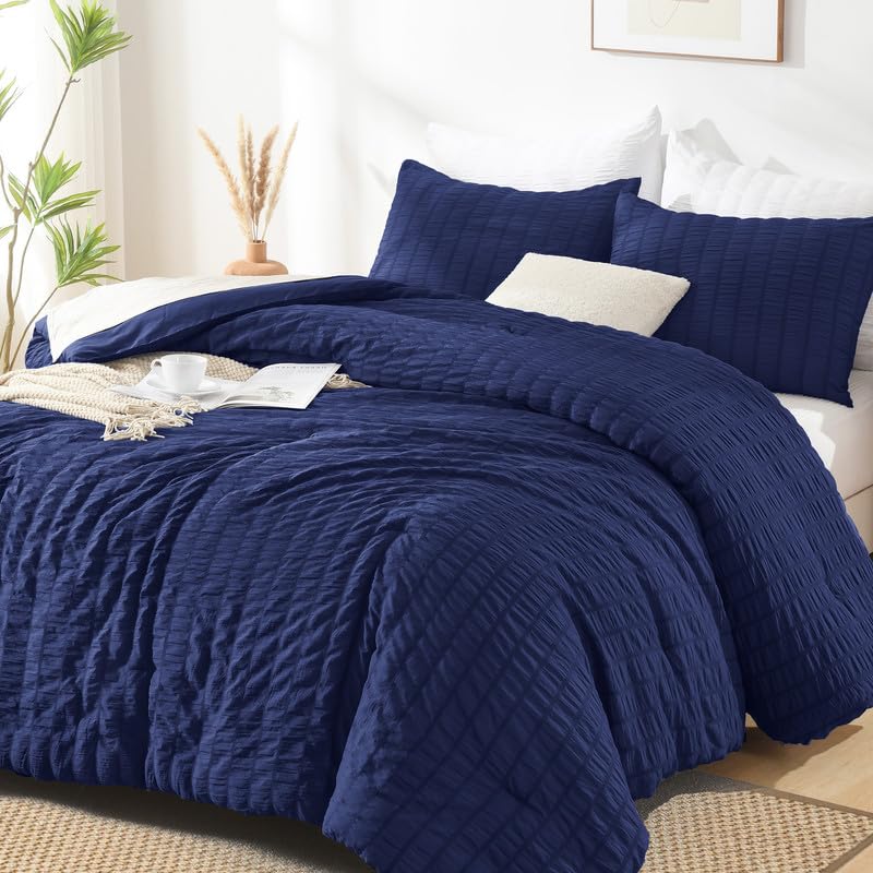 AveLom Seersucker White Comforter Set Full, 3 Pieces- 100% Soft Washed Microfiber Lightweight Comforter with 2 Pillowcases, All Season Down Alternative Bedding Set (80x90 inches)