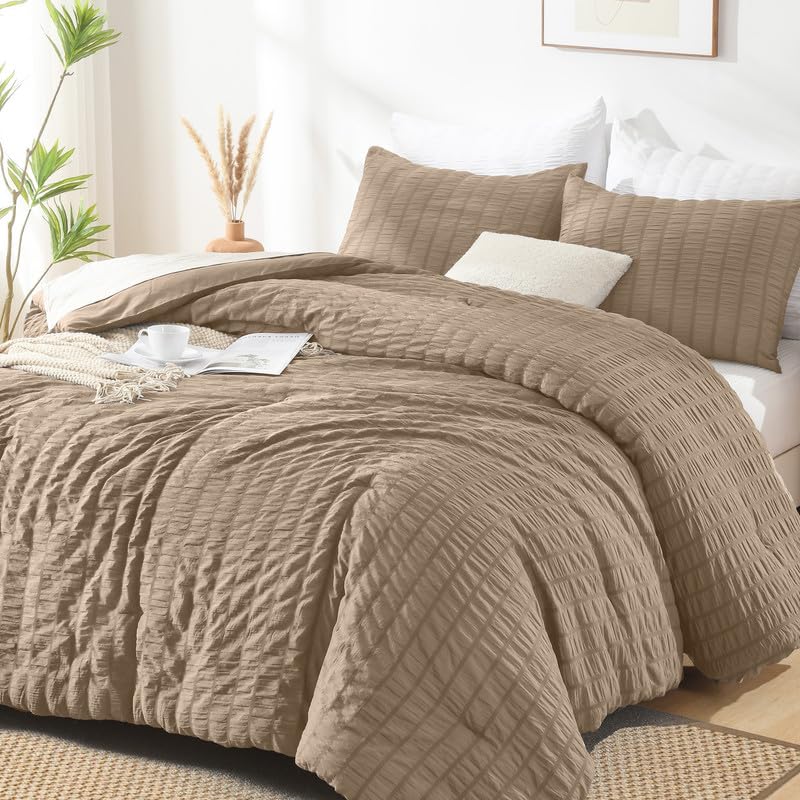 AveLom Seersucker White Comforter Set Full, 3 Pieces- 100% Soft Washed Microfiber Lightweight Comforter with 2 Pillowcases, All Season Down Alternative Bedding Set (80x90 inches)