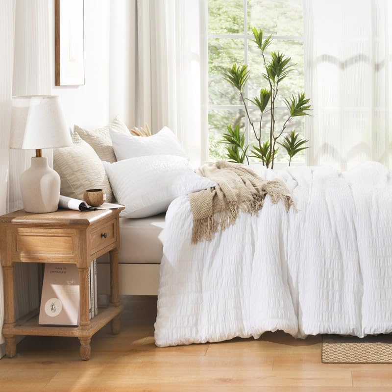 AveLom Seersucker White Comforter Set Full, 3 Pieces- 100% Soft Washed Microfiber Lightweight Comforter with 2 Pillowcases, All Season Down Alternative Bedding Set (80x90 inches)