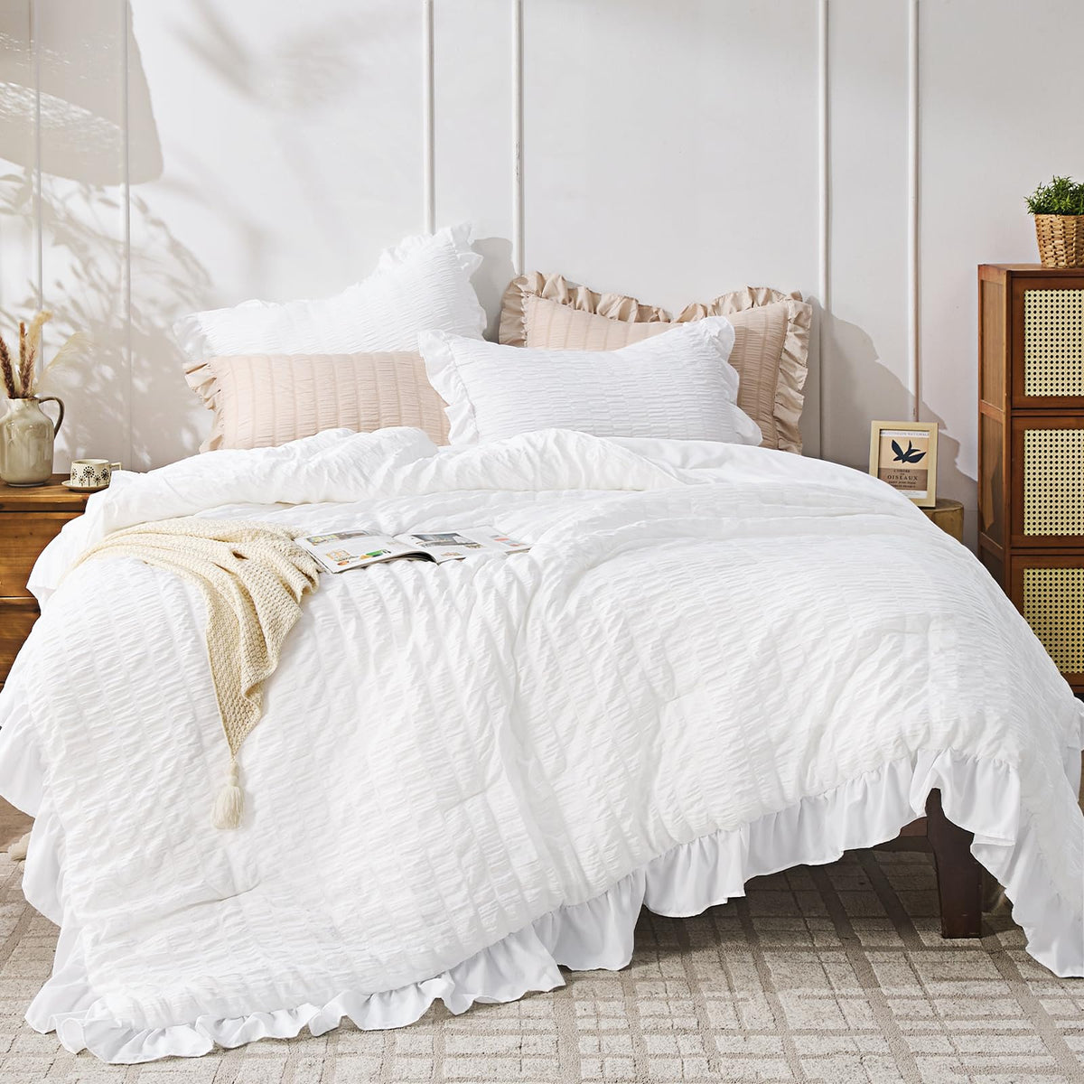JOLLYVOGUE White Comforters Queen Size, 3 Pieces Ruffle Seersucker Queen Comforter Set for All Season, Lightweight Soft Shabby Chic Bedding Sets for Women（1 Comforter, 2 Pillowshams）