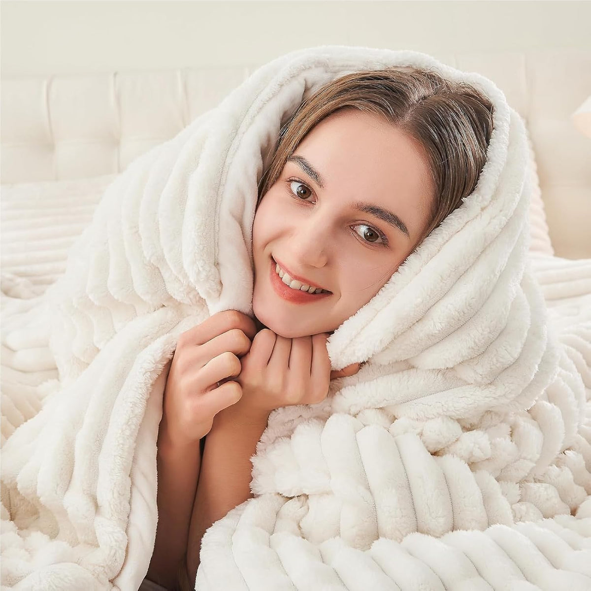 BEDELITE Fleece Queen Comforter Set, Fluffy Bed Set, Cream White