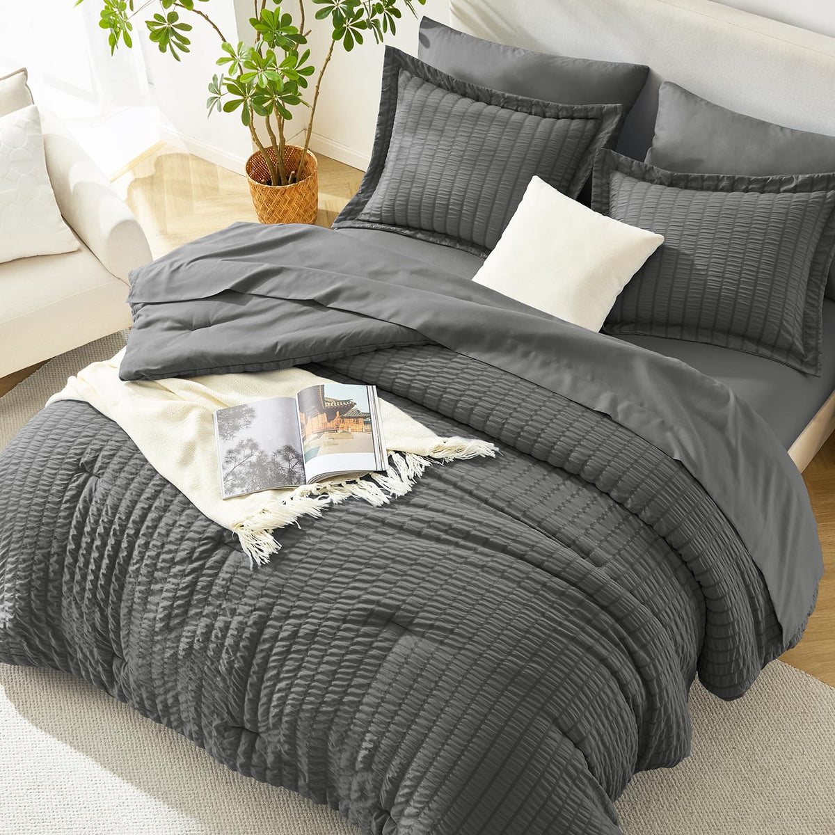 HIMEET Queen Comforter Set, 7-Piece Seersucker Bed in a Bag, Beige