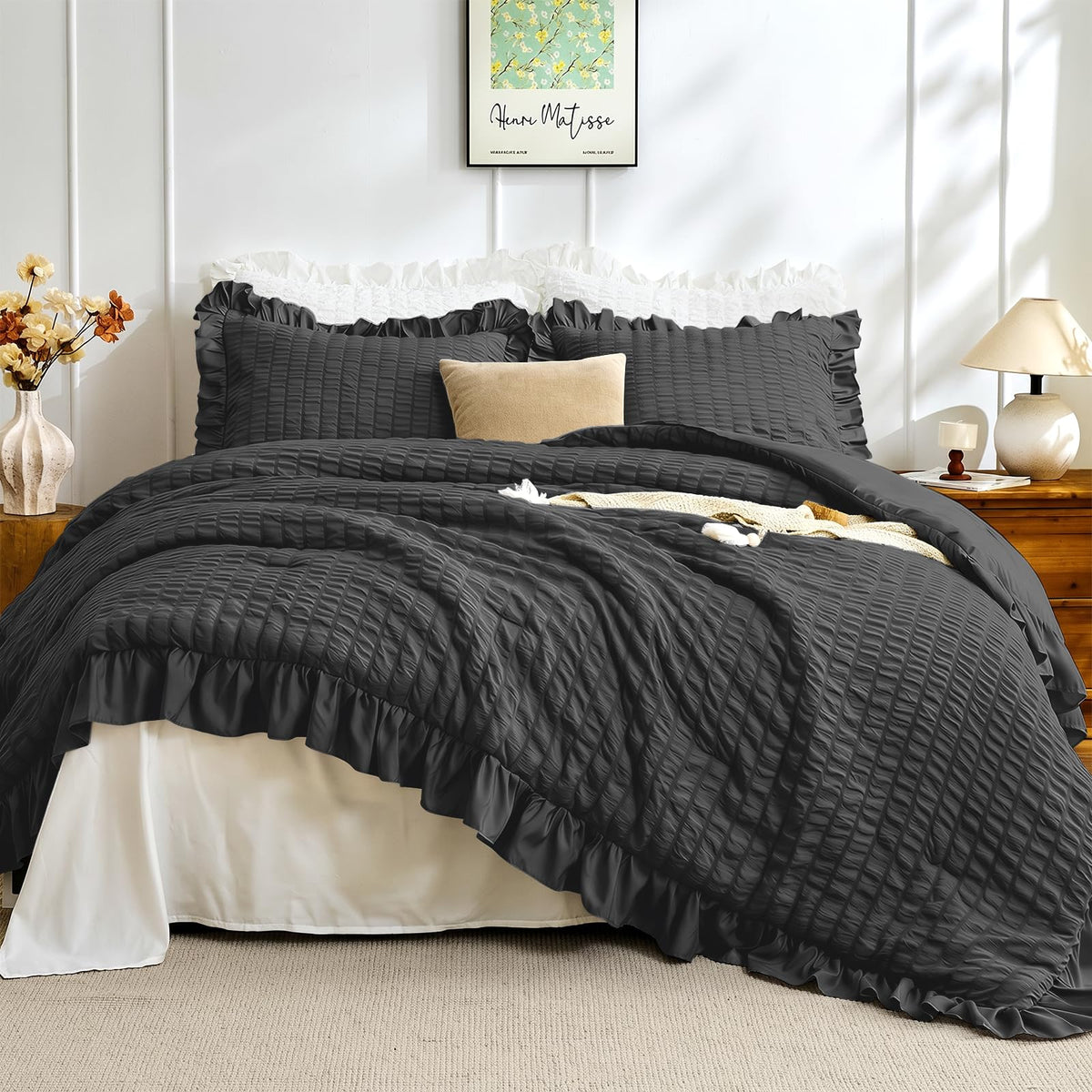 JOLLYVOGUE White Comforters Queen Size, 3 Pieces Ruffle Seersucker Queen Comforter Set for All Season, Lightweight Soft Shabby Chic Bedding Sets for Women（1 Comforter, 2 Pillowshams）