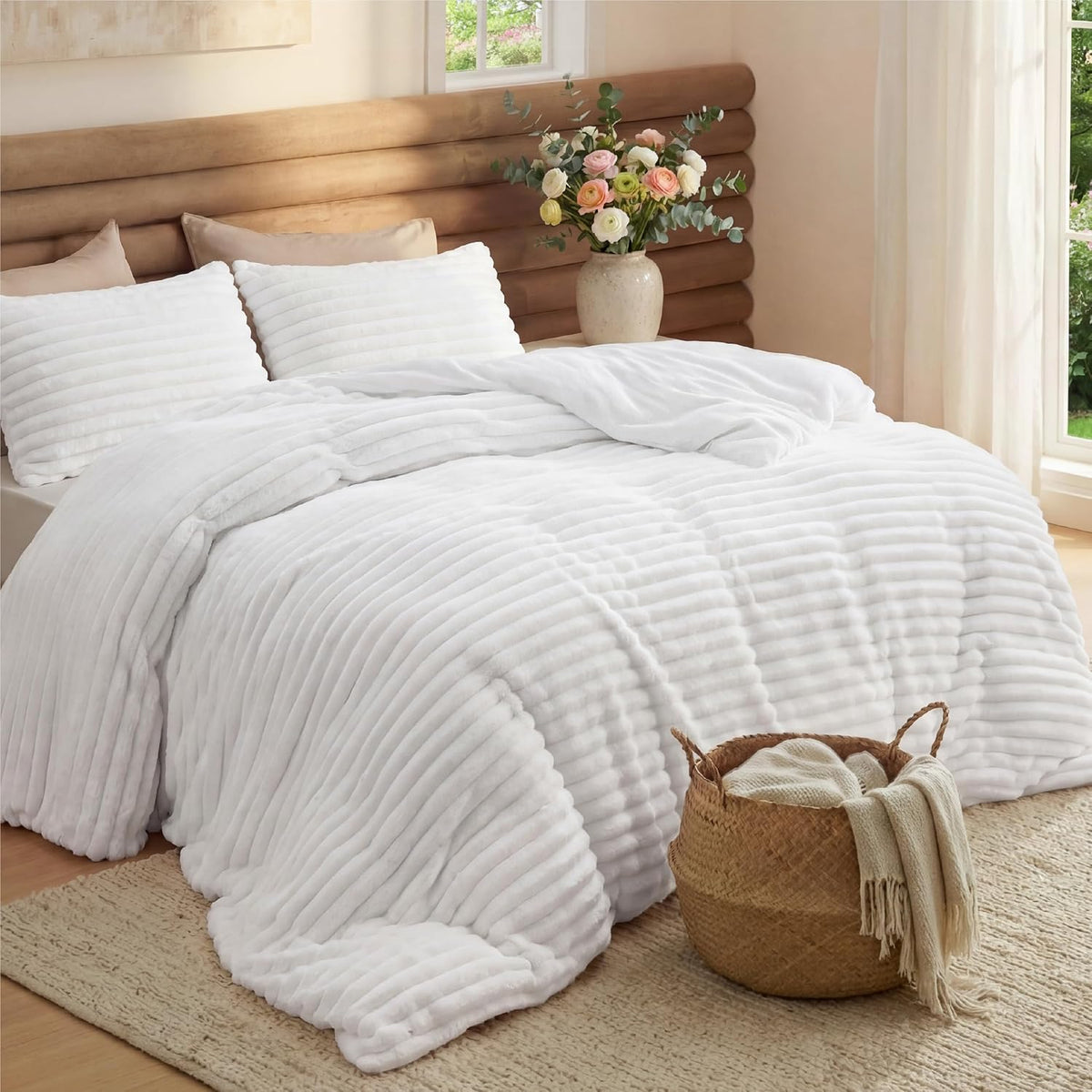 Bedsure Large Queen Fluffy Comforter Set, Cozy Fleece Cream White Bedding