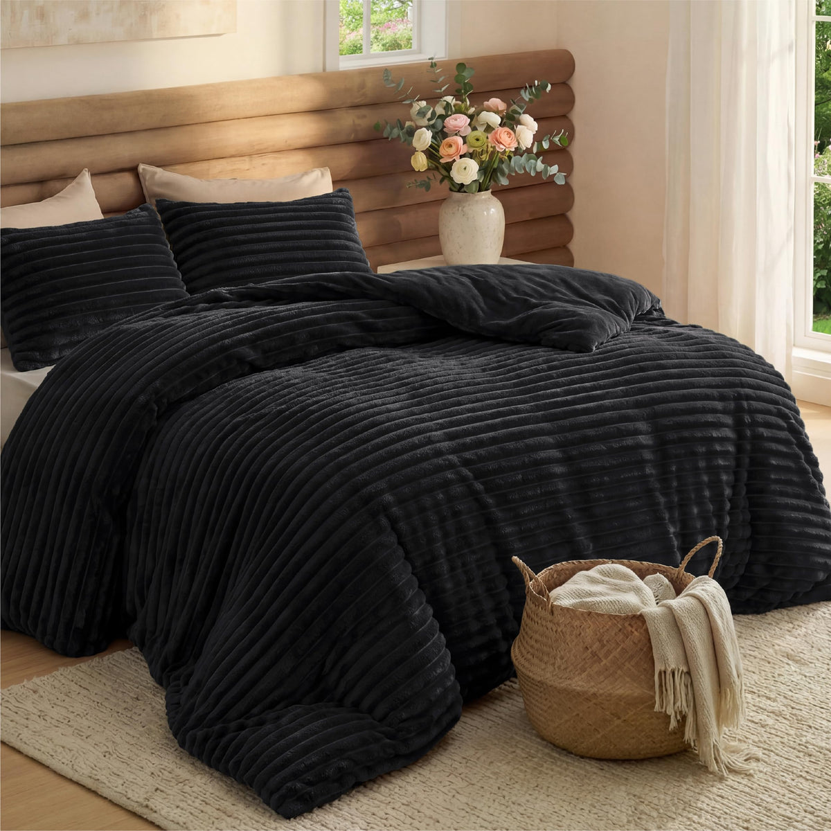Bedsure Large Queen Fluffy Comforter Set, Cozy Fleece Cream White Bedding