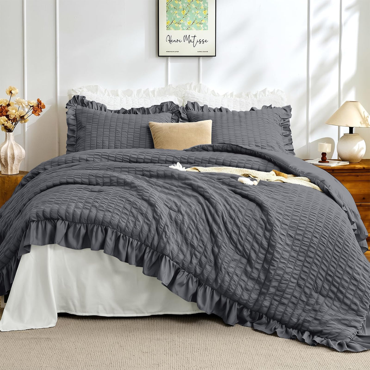 JOLLYVOGUE White Comforters Queen Size, 3 Pieces Ruffle Seersucker Queen Comforter Set for All Season, Lightweight Soft Shabby Chic Bedding Sets for Women（1 Comforter, 2 Pillowshams）