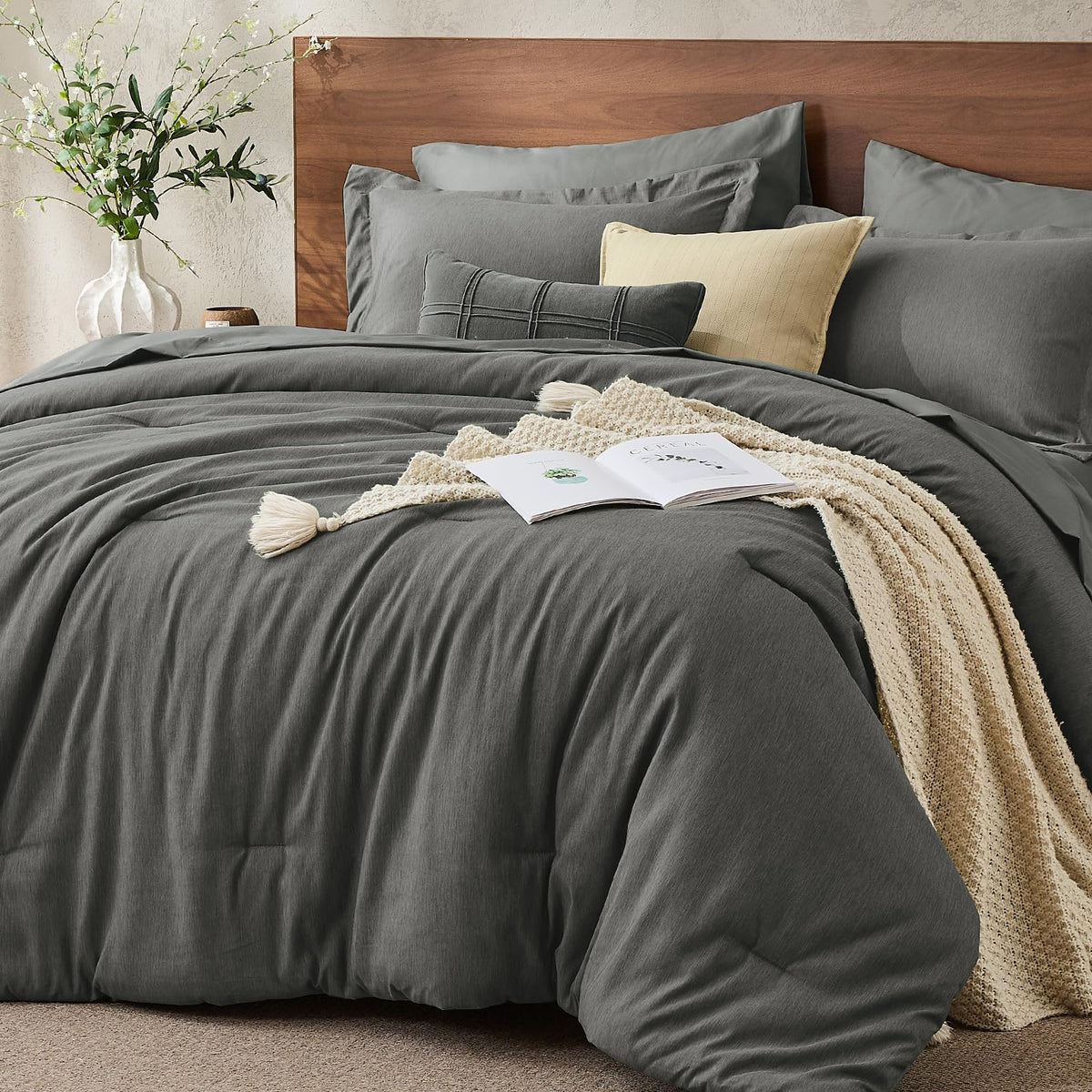 JOLLYVOGUE Queen Comforter Set 7 Pieces Dark Green, Cationic Dyeing Bed in a Bag Queen, Double-Tone Bedding Set with Down Alternative Comforter, Sheets, Pillowcases & Shams