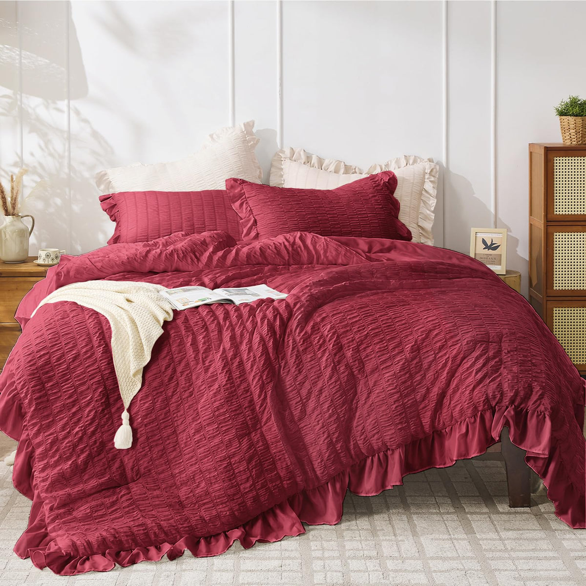 JOLLYVOGUE White Comforters Queen Size, 3 Pieces Ruffle Seersucker Queen Comforter Set for All Season, Lightweight Soft Shabby Chic Bedding Sets for Women（1 Comforter, 2 Pillowshams）