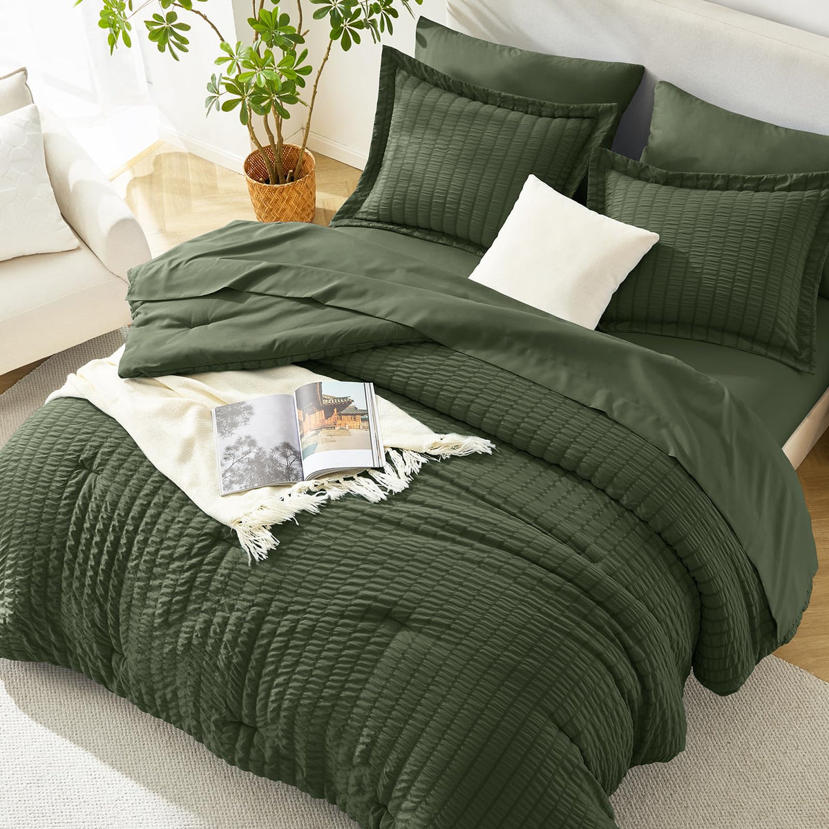 HIMEET Queen Comforter Set, 7-Piece Seersucker Bed in a Bag, Beige