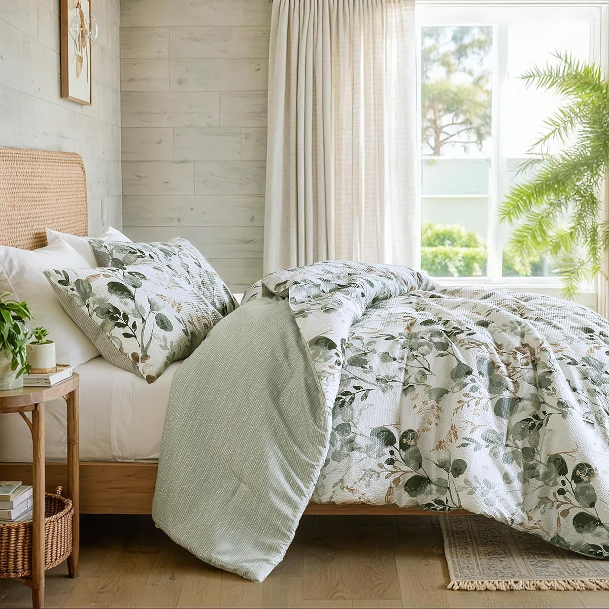 Lightweight Seersucker Botanical Comforter Set Queen Size, 3 Pieces Reversible Design with Striped Print, Premium Microfiber Bedding Set, Comforter and Sham Set, Green
