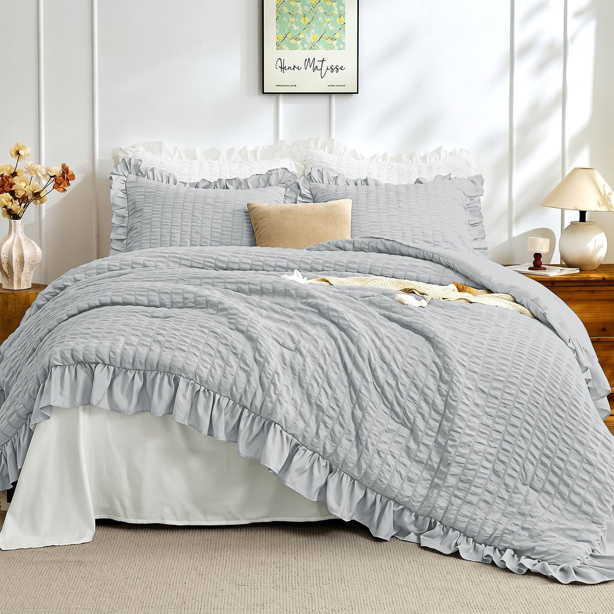 JOLLYVOGUE White Comforters Queen Size, 3 Pieces Ruffle Seersucker Queen Comforter Set for All Season, Lightweight Soft Shabby Chic Bedding Sets for Women（1 Comforter, 2 Pillowshams）