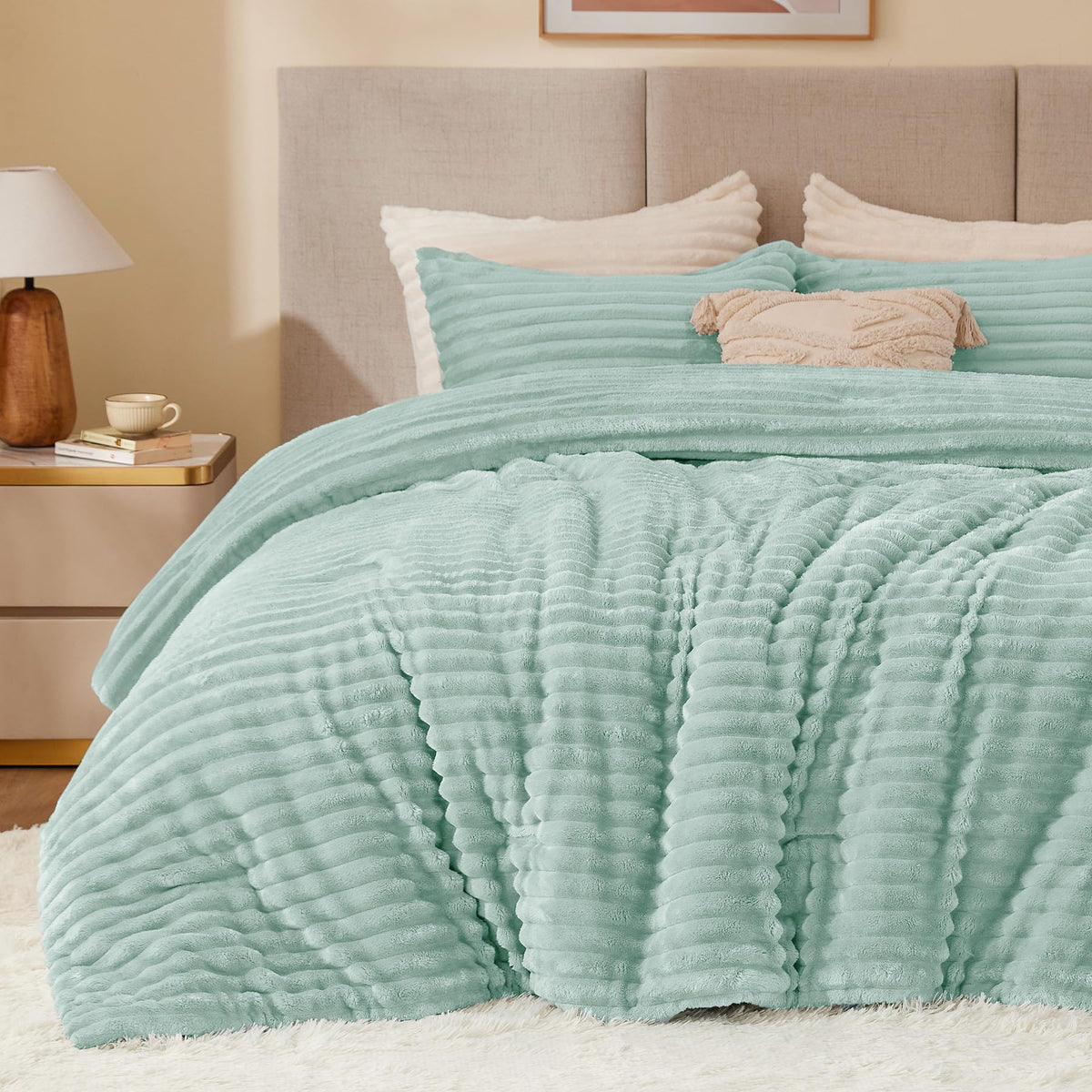 BEDELITE Fleece Queen Comforter Set, Fluffy Bed Set, Cream White