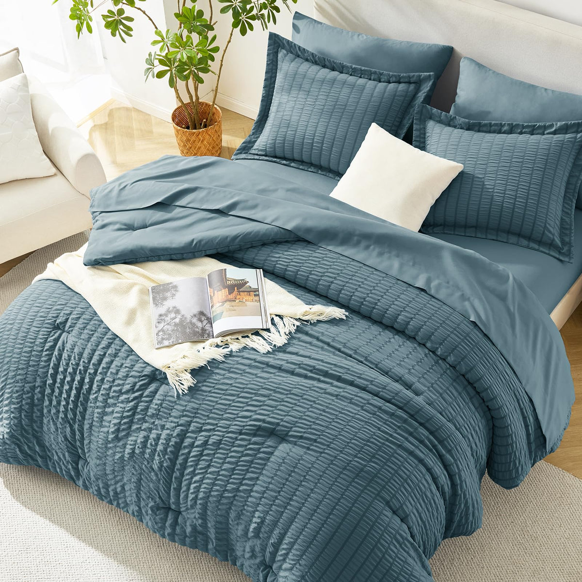 HIMEET Queen Comforter Set, 7-Piece Seersucker Bed in a Bag, Beige