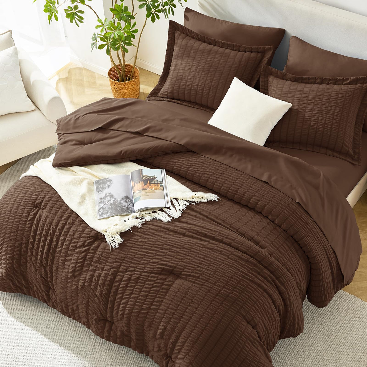 HIMEET Queen Comforter Set, 7-Piece Seersucker Bed in a Bag, Beige