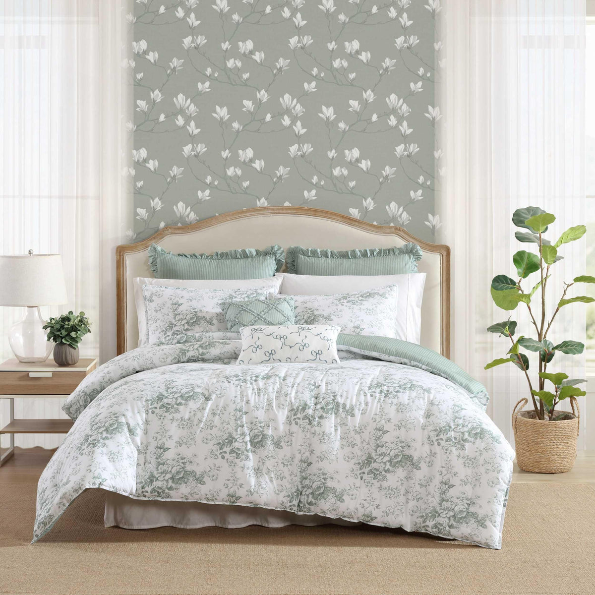 Laura Ashley – Queen Comforter Set, Cotton Bedding with Matching Shams & Bonus Decorative Pillows, Medium Weight, Floral Bedroom Decor, 7-Piece, College Dorm Room Essentials (Nora Blue)