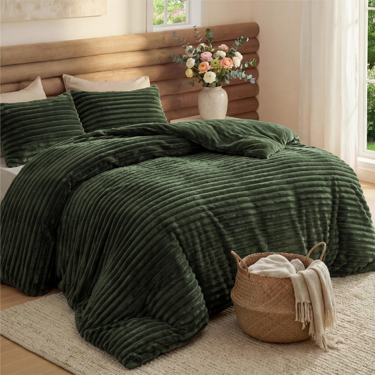 Bedsure Large Queen Fluffy Comforter Set, Cozy Fleece Cream White Bedding