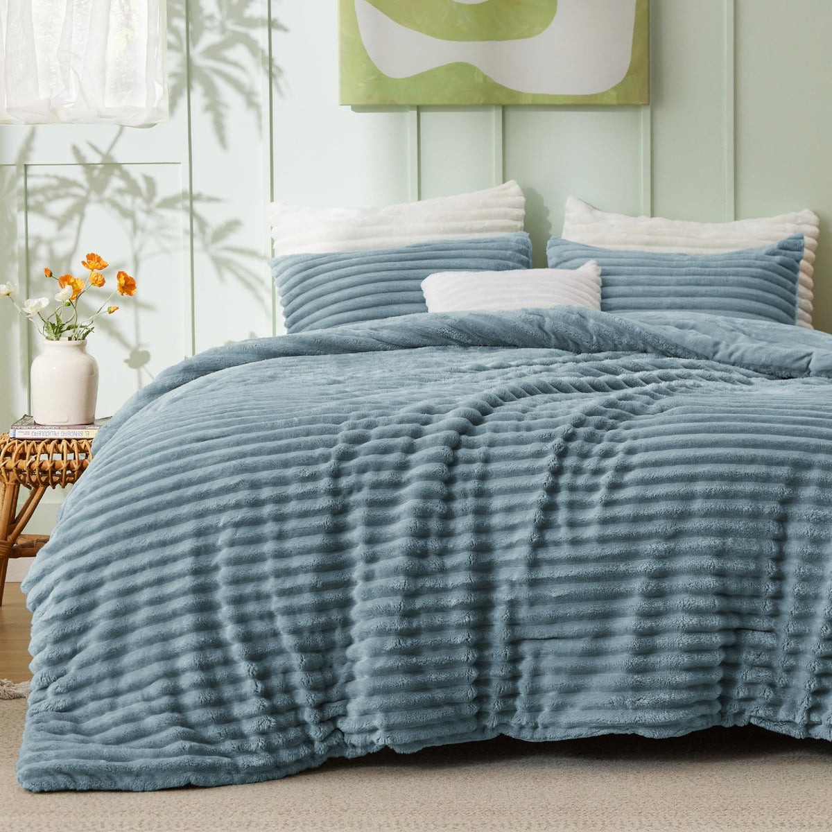 Bedsure Large Queen Fluffy Comforter Set, Cozy Fleece Cream White Bedding