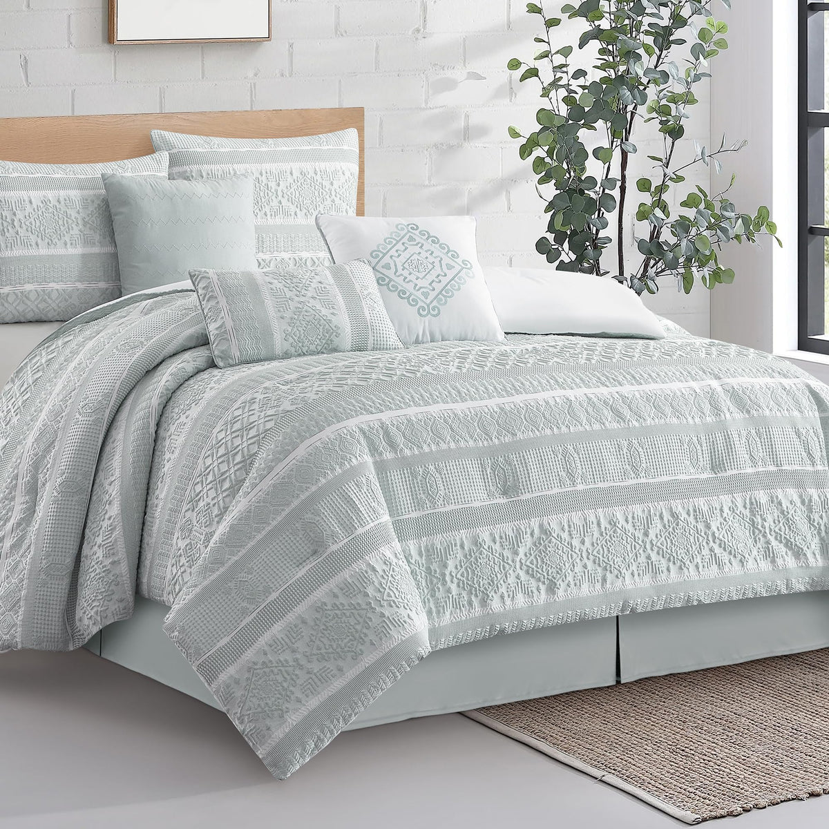 LANCO MODERN LIFESTYLE 7 Piece King Comforter Set, Beige, Elegant Jacquard with Patchwork, Stylish and Cozy Bedding Collection, Premium Bedding Set with Bedskirt, Shams and Pillows