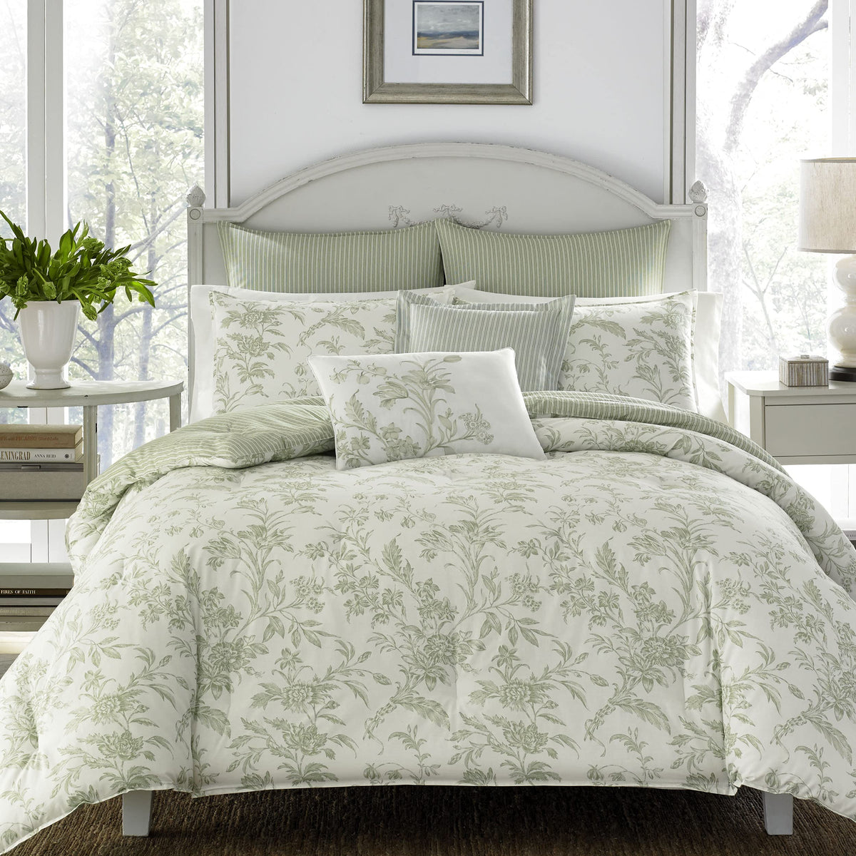 Laura Ashley – Queen Comforter Set, Cotton Bedding with Matching Shams & Bonus Decorative Pillows, Medium Weight, Floral Bedroom Decor, 7-Piece, College Dorm Room Essentials (Nora Blue)