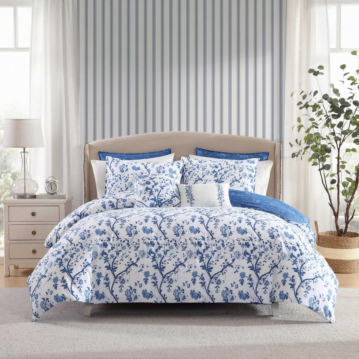 Laura Ashley – Queen Comforter Set, Cotton Bedding with Matching Shams & Bonus Decorative Pillows, Medium Weight, Floral Bedroom Decor, 7-Piece, College Dorm Room Essentials (Nora Blue)