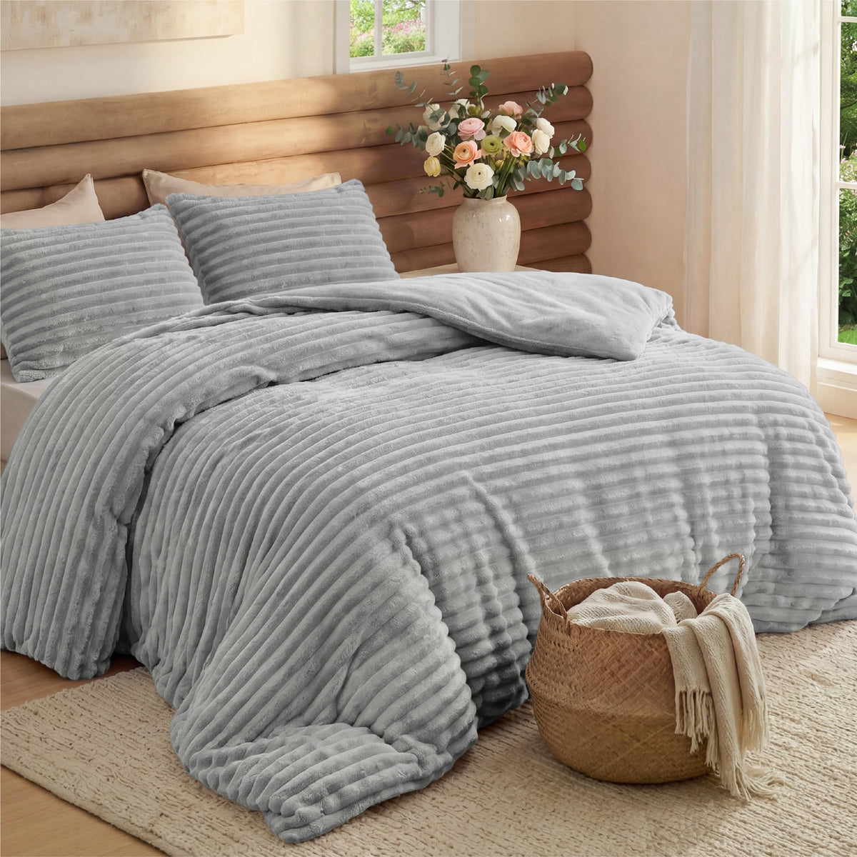 Bedsure Large Queen Fluffy Comforter Set, Cozy Fleece Cream White Bedding