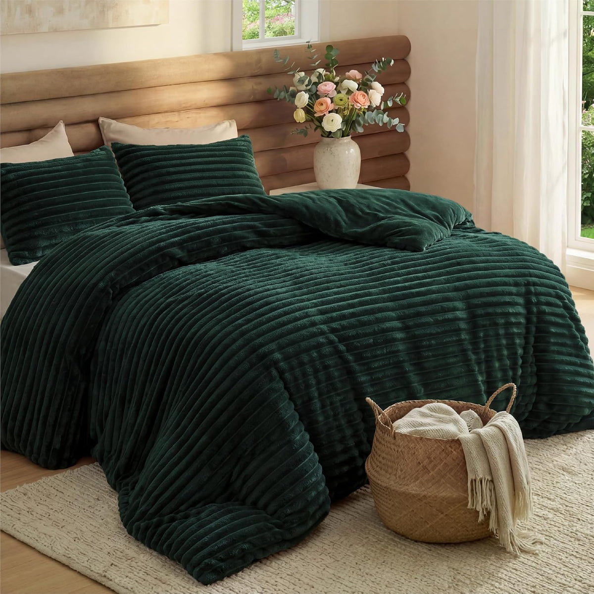Bedsure Large Queen Fluffy Comforter Set, Cozy Fleece Cream White Bedding