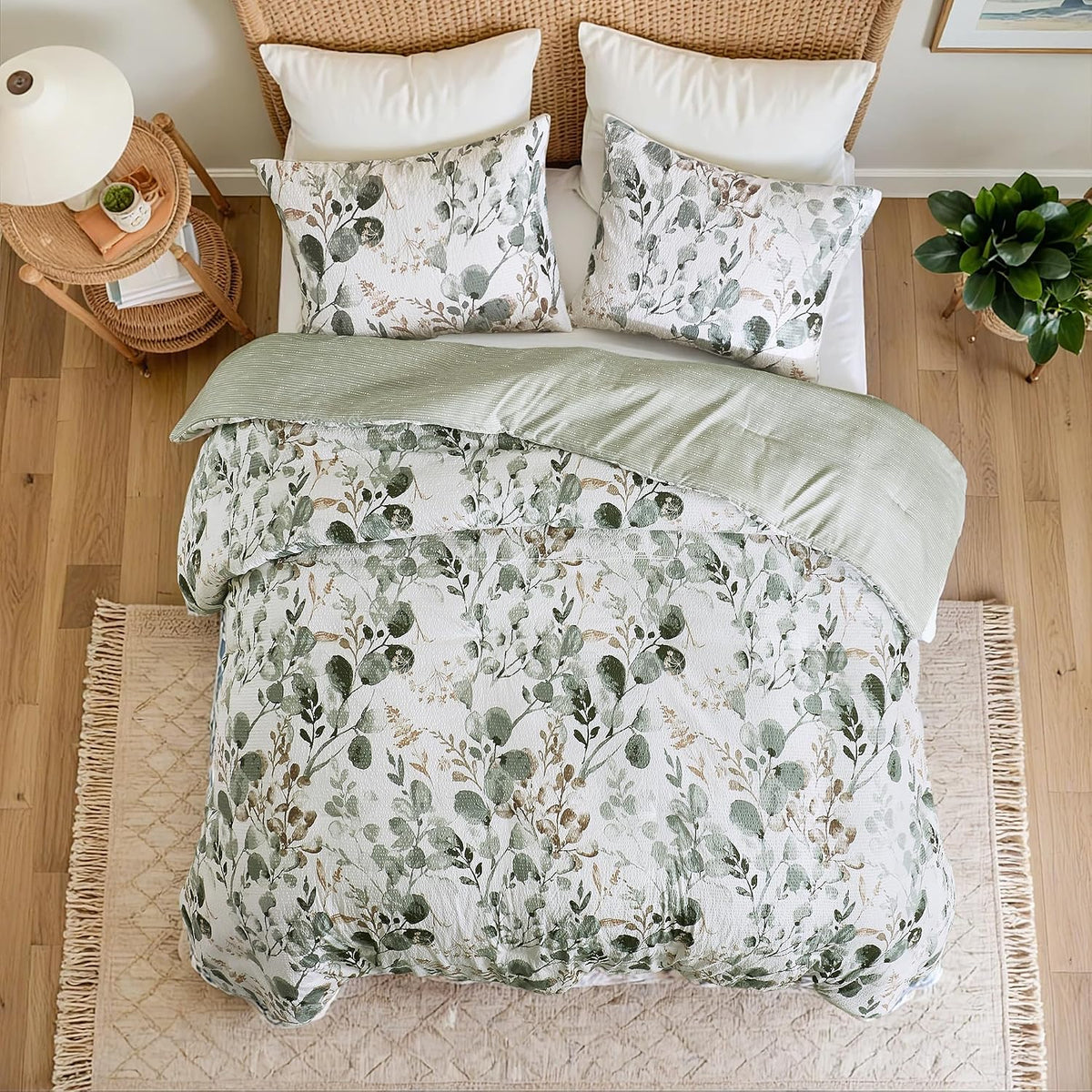 Lightweight Seersucker Botanical Comforter Set Queen Size, 3 Pieces Reversible Design with Striped Print, Premium Microfiber Bedding Set, Comforter and Sham Set, Green