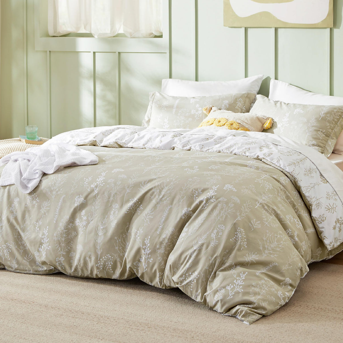 Bedsure Floral Comforter Set Cute Bedding Set Queen Reversible Sage Green
