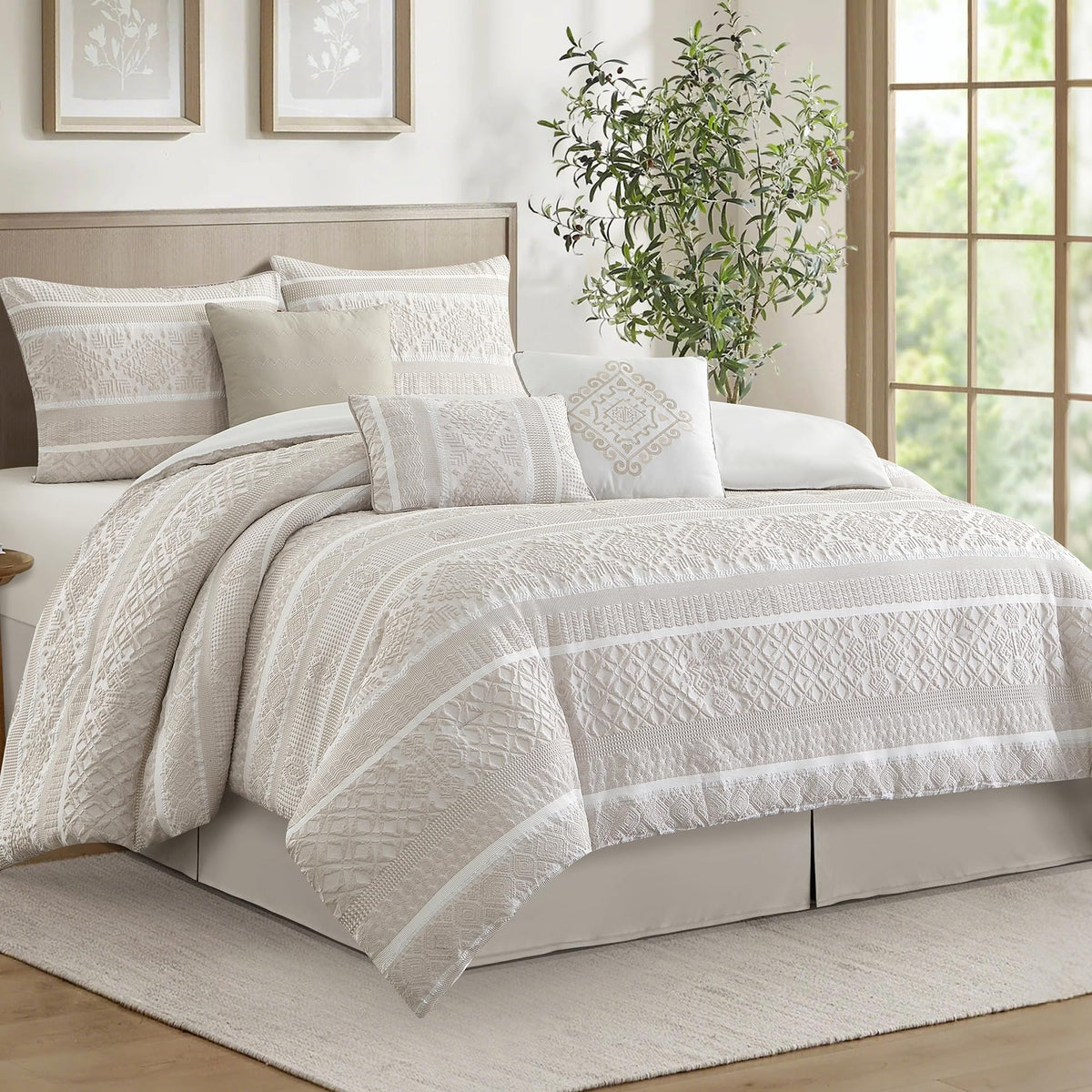 LANCO MODERN LIFESTYLE 7 Piece King Comforter Set, Beige, Elegant Jacquard with Patchwork, Stylish and Cozy Bedding Collection, Premium Bedding Set with Bedskirt, Shams and Pillows